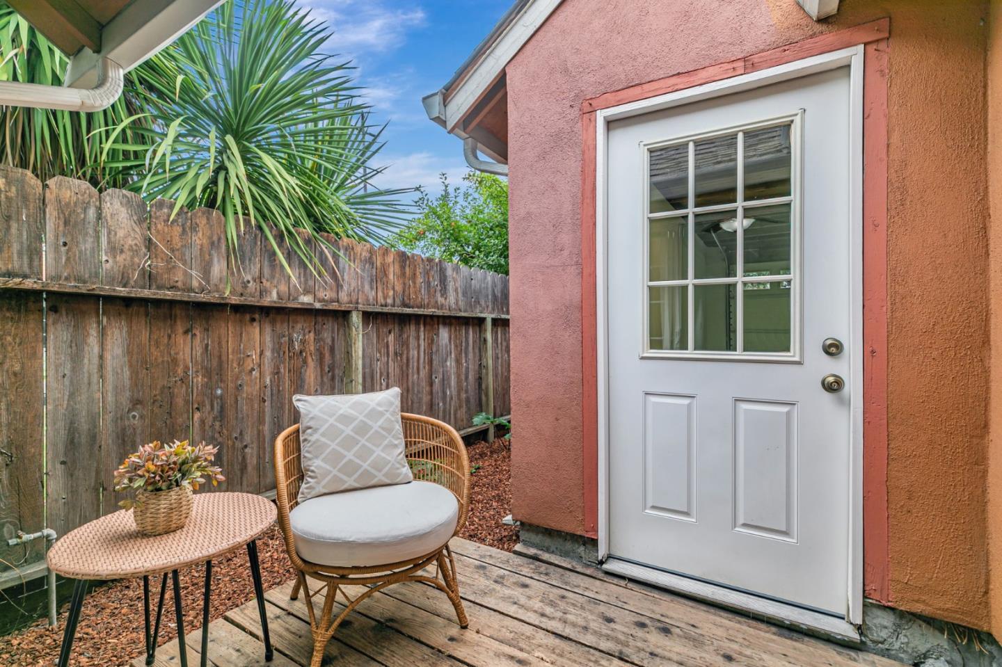 Detail Gallery Image 22 of 37 For 1037 Windermere Ave, Menlo Park,  CA 94025 - 2 Beds | 2 Baths