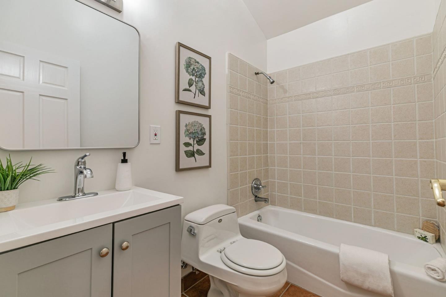 Detail Gallery Image 23 of 37 For 1037 Windermere Ave, Menlo Park,  CA 94025 - 2 Beds | 2 Baths