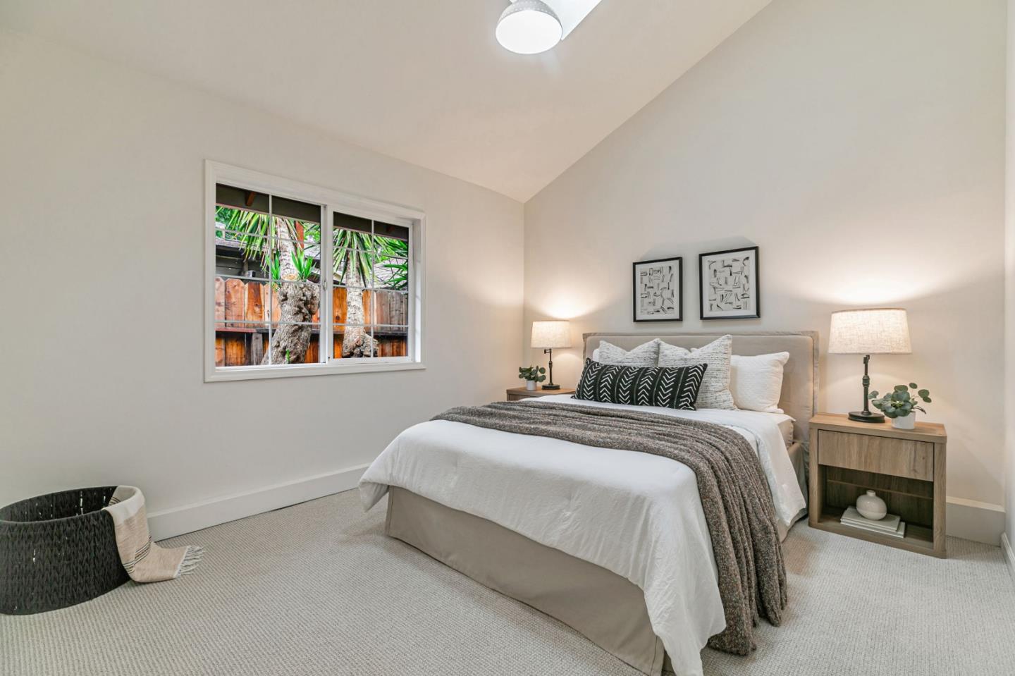 Detail Gallery Image 25 of 37 For 1037 Windermere Ave, Menlo Park,  CA 94025 - 2 Beds | 2 Baths