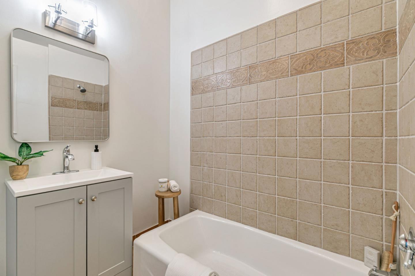 Detail Gallery Image 26 of 37 For 1037 Windermere Ave, Menlo Park,  CA 94025 - 2 Beds | 2 Baths