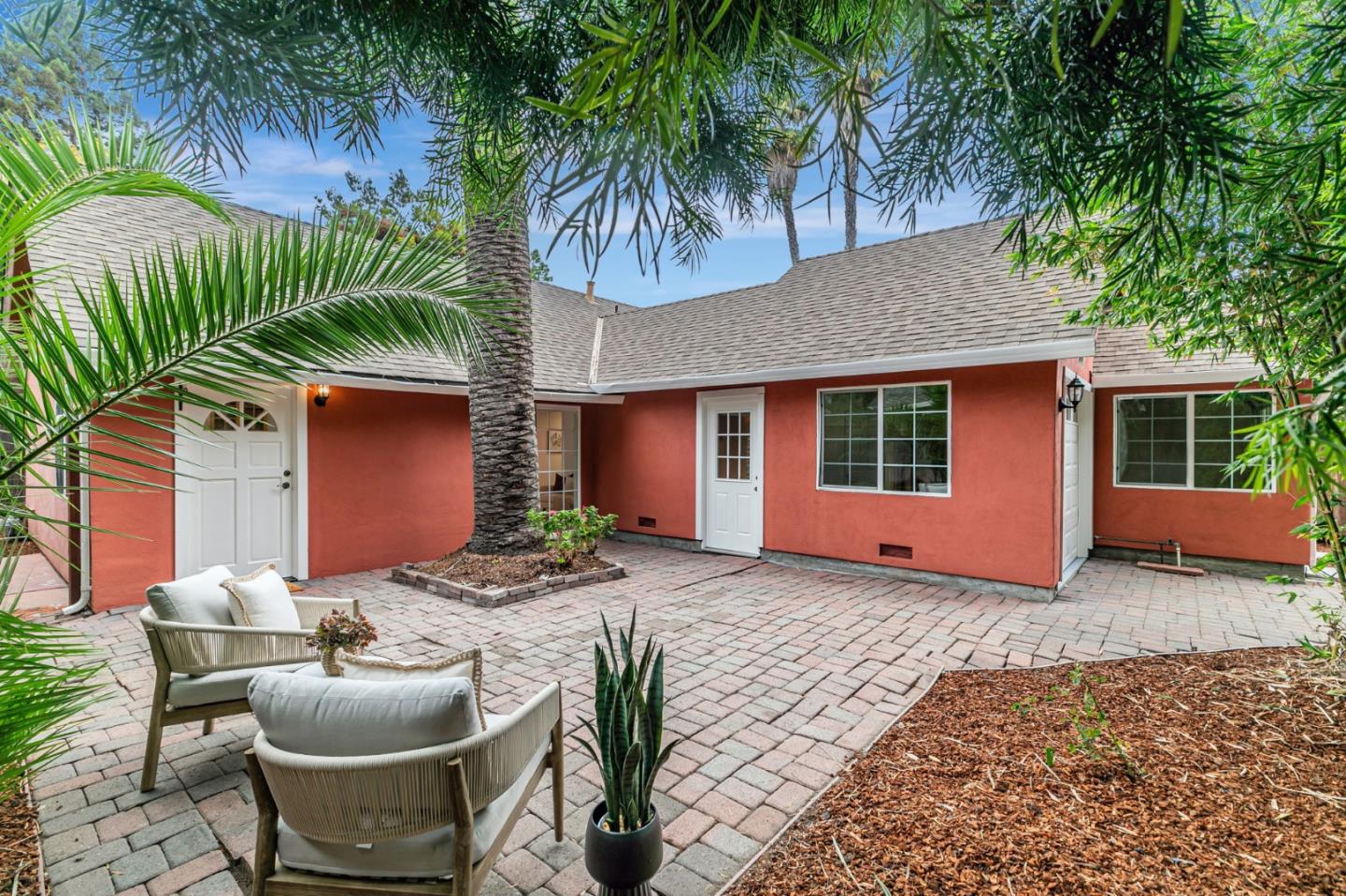 Detail Gallery Image 3 of 37 For 1037 Windermere Ave, Menlo Park,  CA 94025 - 2 Beds | 2 Baths