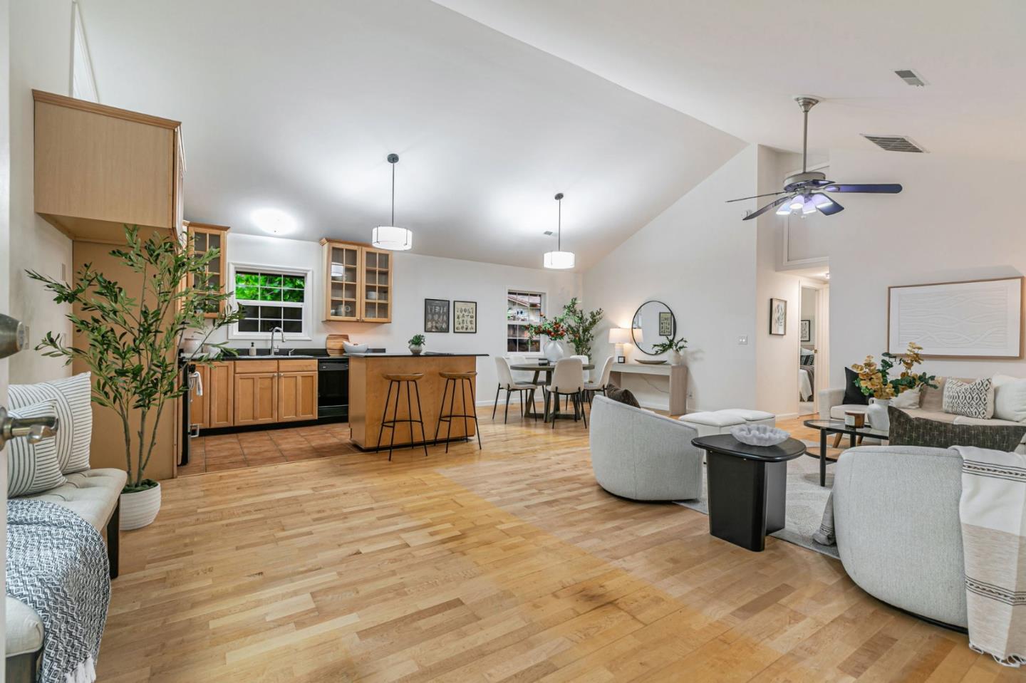 Detail Gallery Image 7 of 37 For 1037 Windermere Ave, Menlo Park,  CA 94025 - 2 Beds | 2 Baths