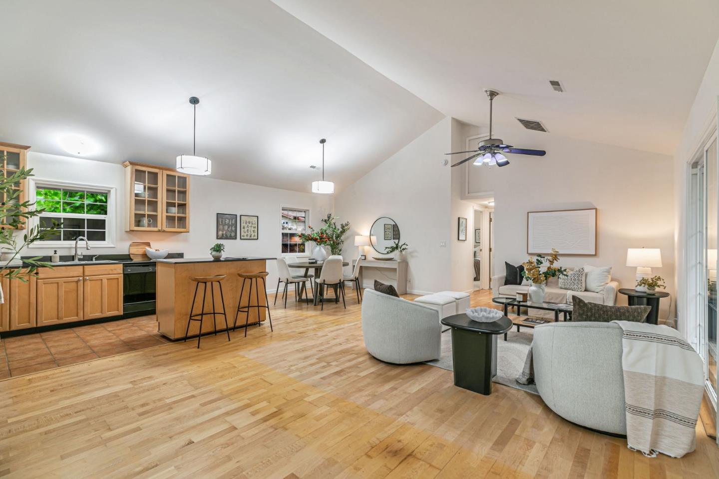 Detail Gallery Image 8 of 37 For 1037 Windermere Ave, Menlo Park,  CA 94025 - 2 Beds | 2 Baths