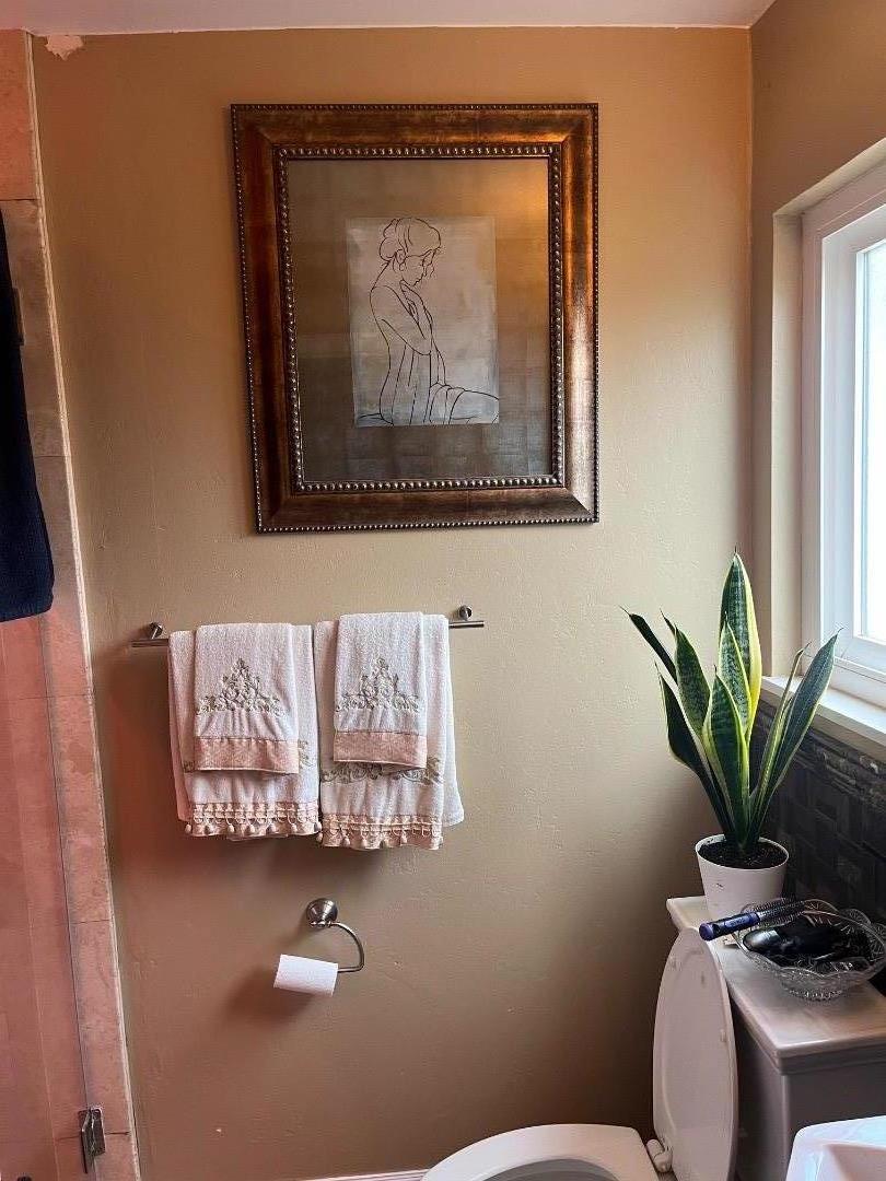 Detail Gallery Image 11 of 14 For 728 Saratoga Dr, Salinas,  CA 93906 - 3 Beds | 2 Baths