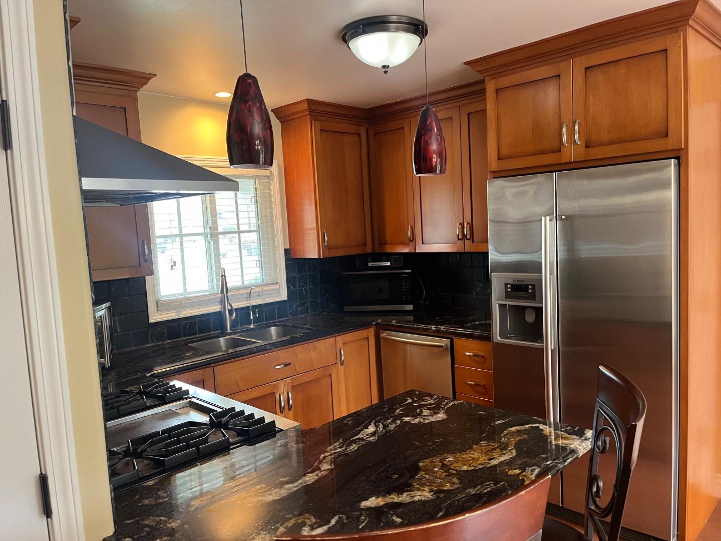 Detail Gallery Image 8 of 14 For 728 Saratoga Dr, Salinas,  CA 93906 - 3 Beds | 2 Baths