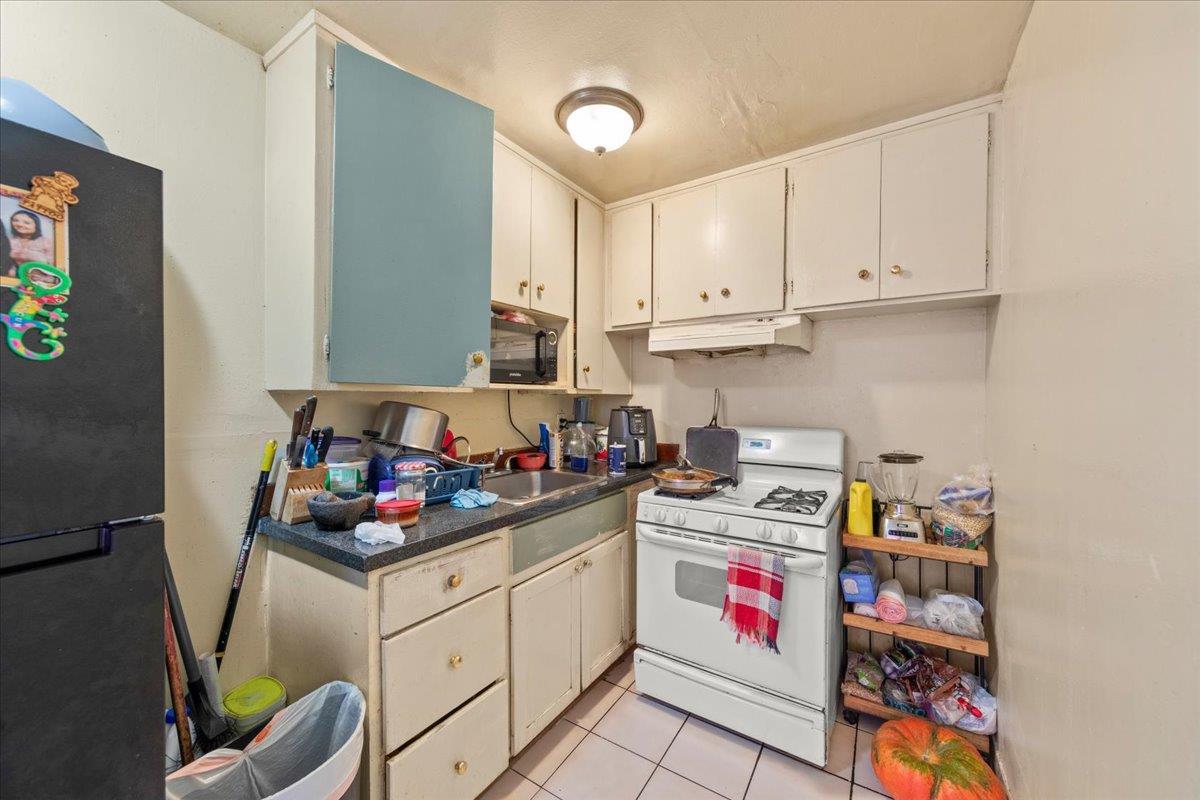 Detail Gallery Image 11 of 28 For 200 Dumbarton Ave, Redwood City,  CA 94063 - – Beds | – Baths