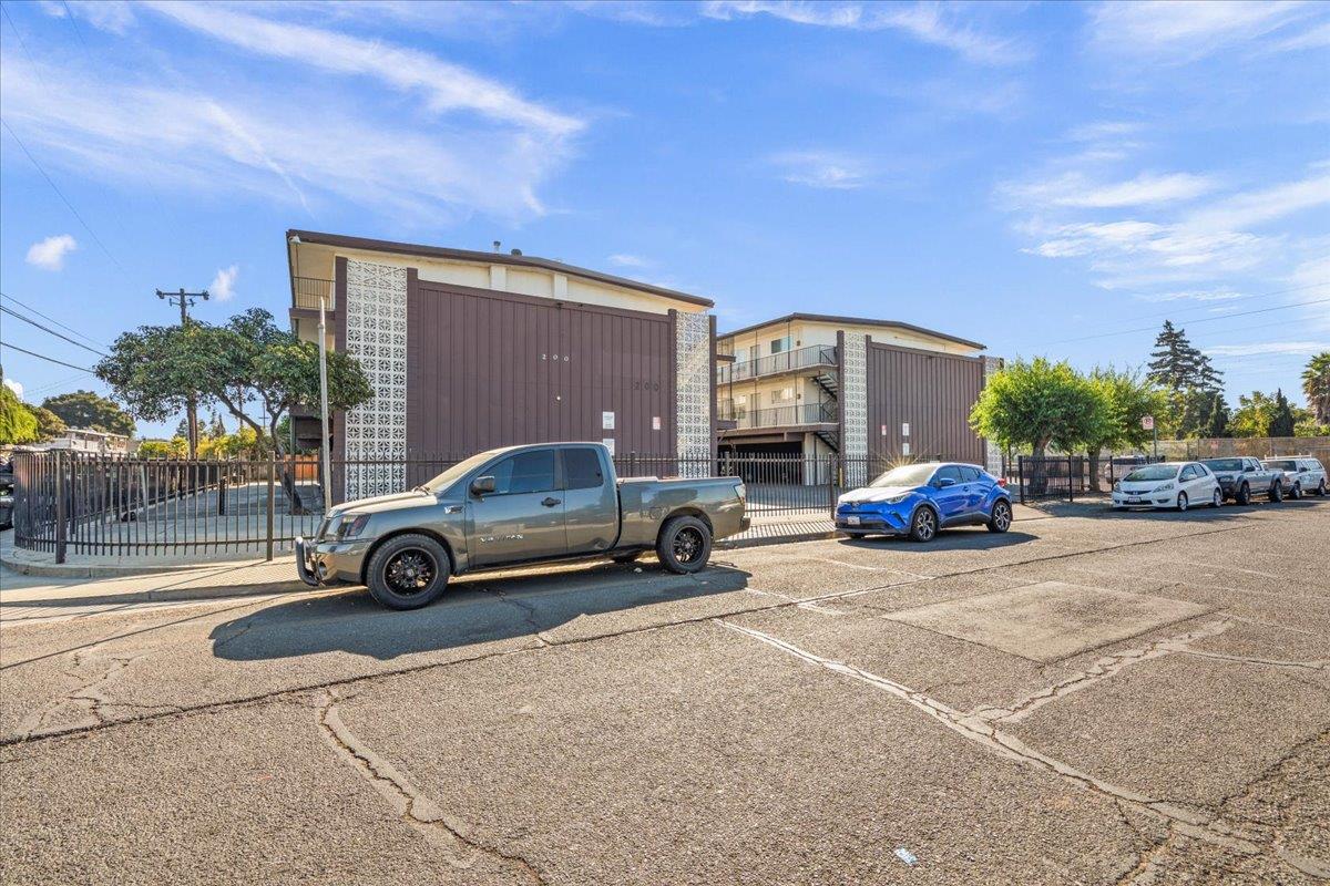 Detail Gallery Image 15 of 28 For 200 Dumbarton Ave, Redwood City,  CA 94063 - – Beds | – Baths