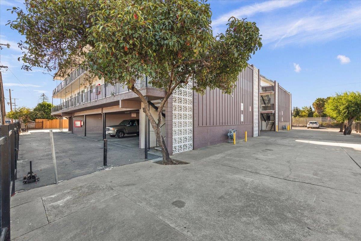 Detail Gallery Image 16 of 28 For 200 Dumbarton Ave, Redwood City,  CA 94063 - – Beds | – Baths