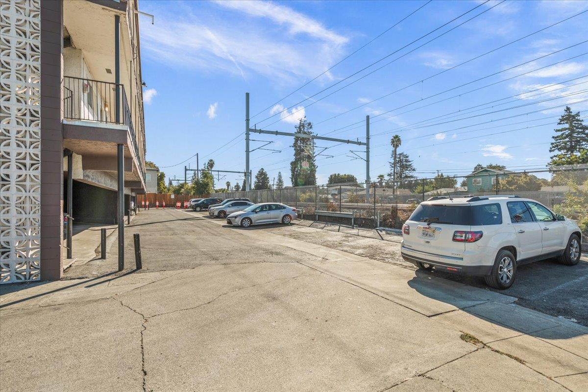 Detail Gallery Image 17 of 28 For 200 Dumbarton Ave, Redwood City,  CA 94063 - – Beds | – Baths