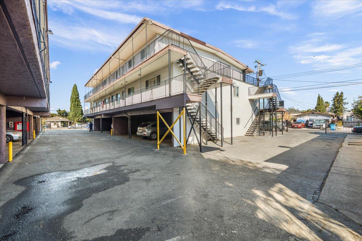 Detail Gallery Image 18 of 28 For 200 Dumbarton Ave, Redwood City,  CA 94063 - – Beds | – Baths