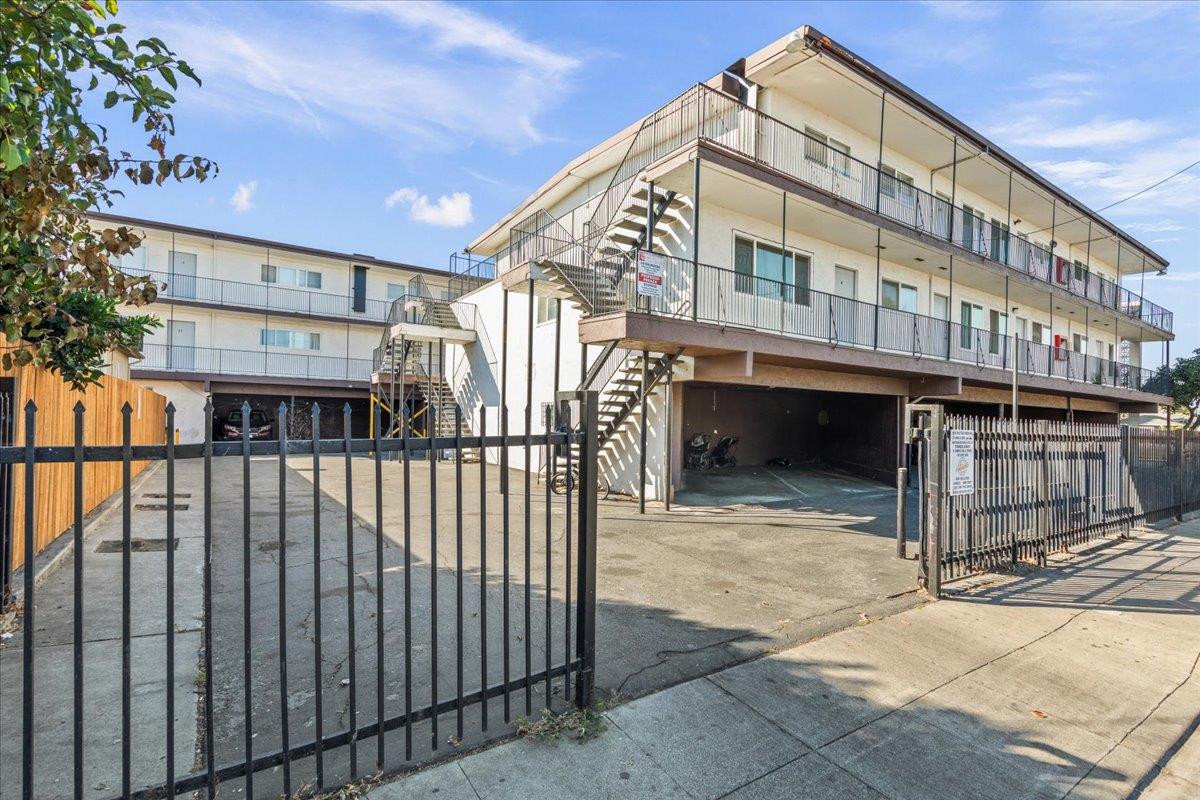 Detail Gallery Image 19 of 28 For 200 Dumbarton Ave, Redwood City,  CA 94063 - – Beds | – Baths