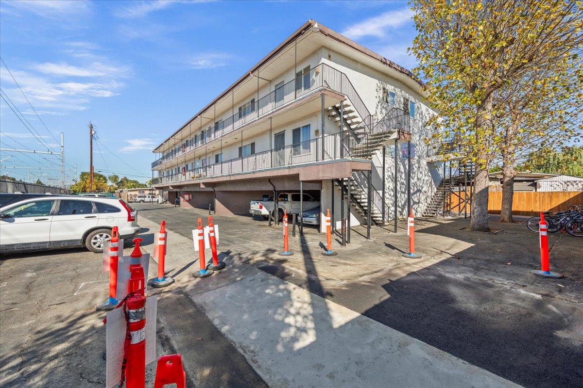 Detail Gallery Image 20 of 28 For 200 Dumbarton Ave, Redwood City,  CA 94063 - – Beds | – Baths