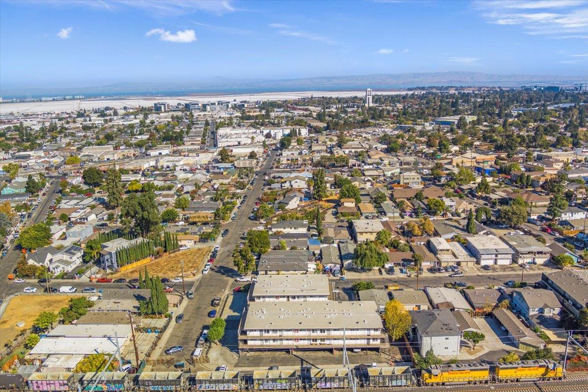 Detail Gallery Image 24 of 28 For 200 Dumbarton Ave, Redwood City,  CA 94063 - – Beds | – Baths