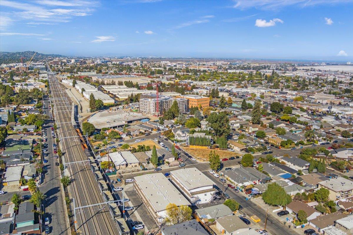 Detail Gallery Image 25 of 28 For 200 Dumbarton Ave, Redwood City,  CA 94063 - – Beds | – Baths