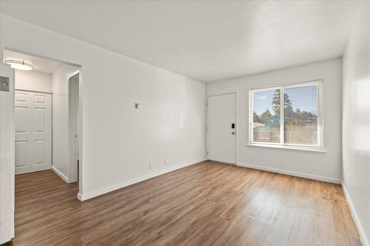 Detail Gallery Image 3 of 28 For 200 Dumbarton Ave, Redwood City,  CA 94063 - – Beds | – Baths