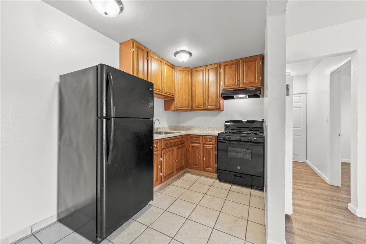 Detail Gallery Image 4 of 28 For 200 Dumbarton Ave, Redwood City,  CA 94063 - – Beds | – Baths