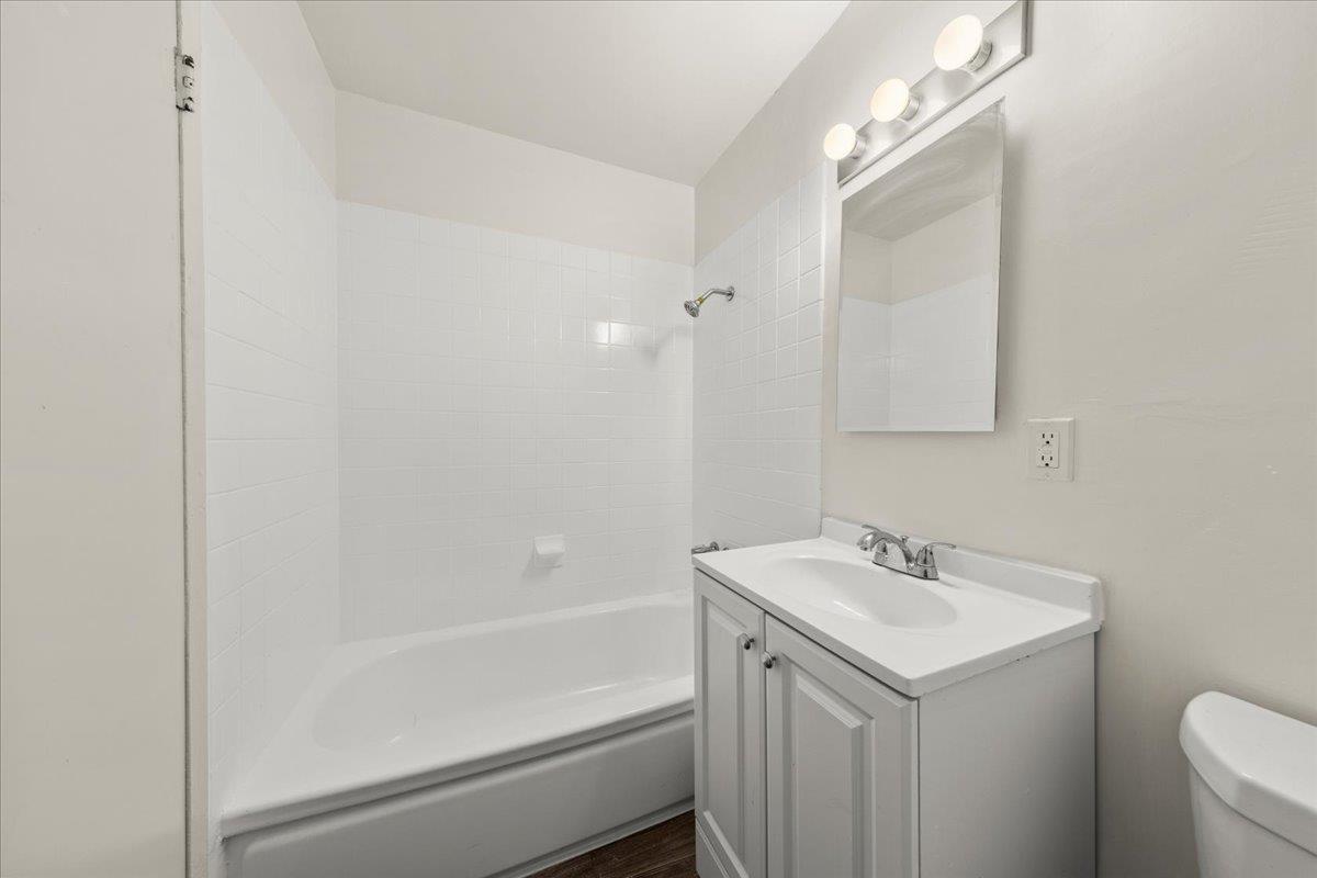 Detail Gallery Image 5 of 28 For 200 Dumbarton Ave, Redwood City,  CA 94063 - – Beds | – Baths
