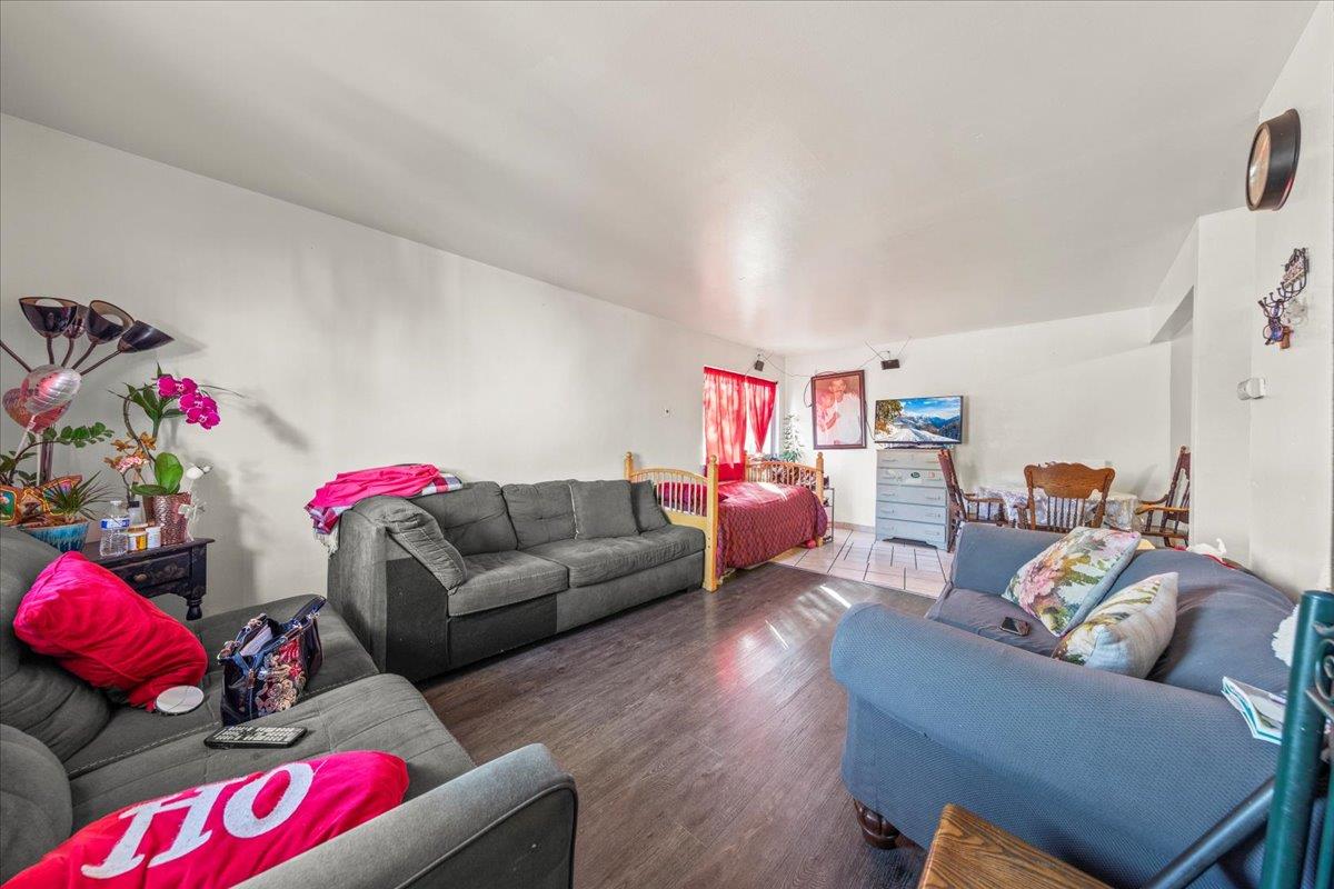 Detail Gallery Image 8 of 28 For 200 Dumbarton Ave, Redwood City,  CA 94063 - – Beds | – Baths