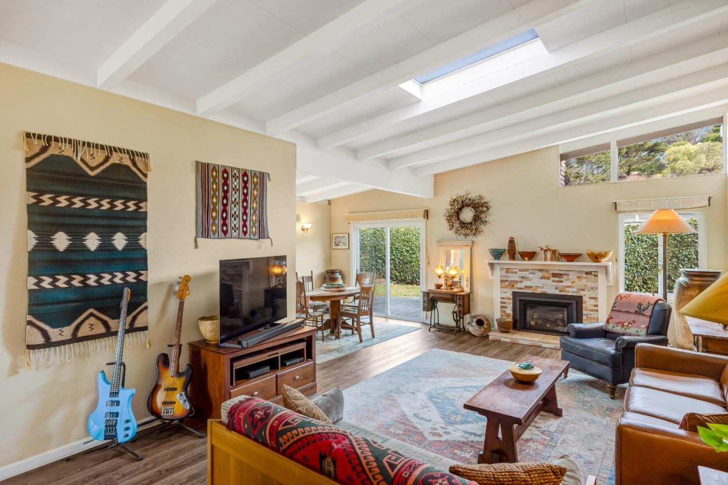 Detail Gallery Image 5 of 38 For 3325 Sycamore Pl, Carmel,  CA 93923 - 3 Beds | 2 Baths