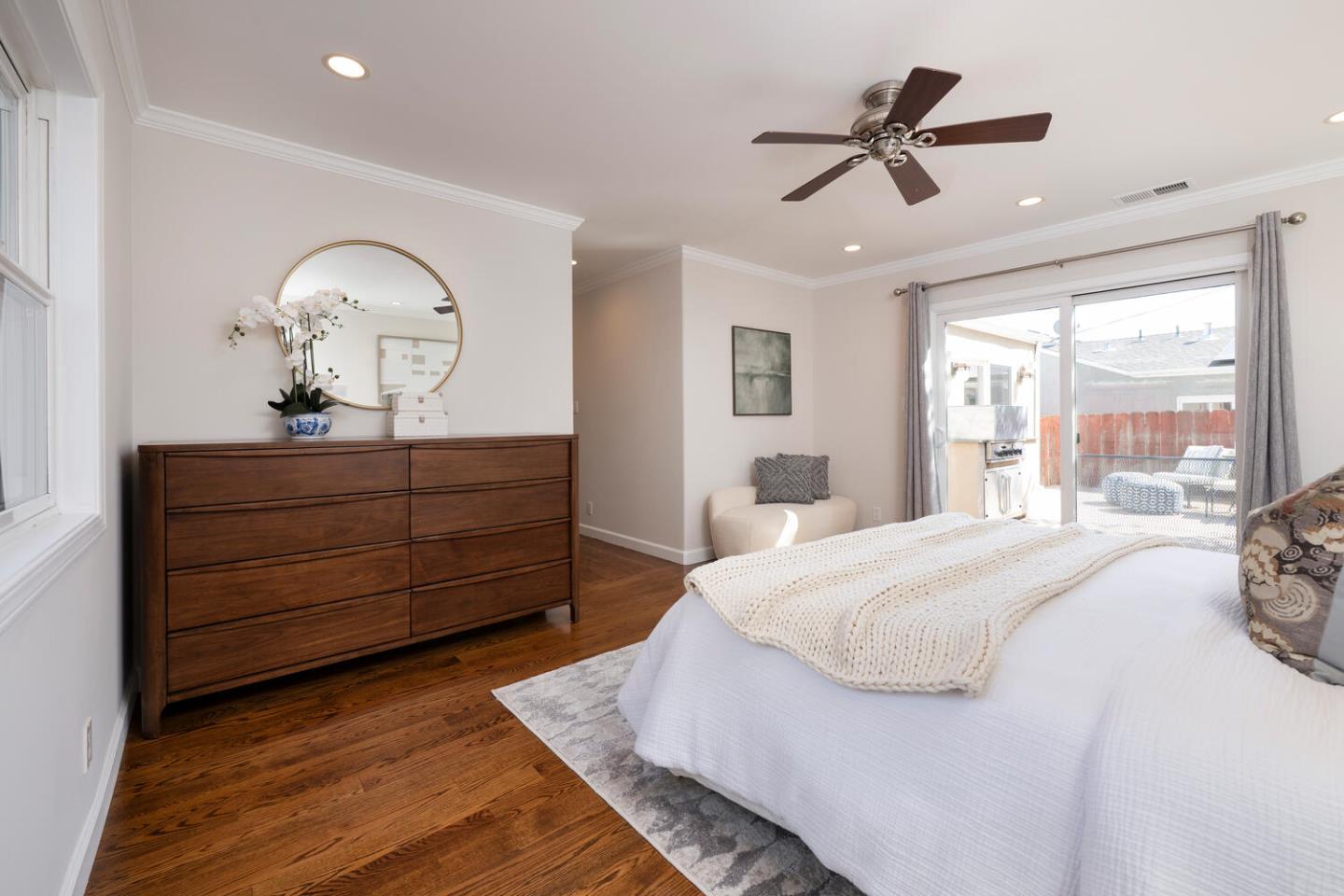 Detail Gallery Image 13 of 27 For 956 Tamarack Ave, San Carlos,  CA 94070 - 4 Beds | 2 Baths