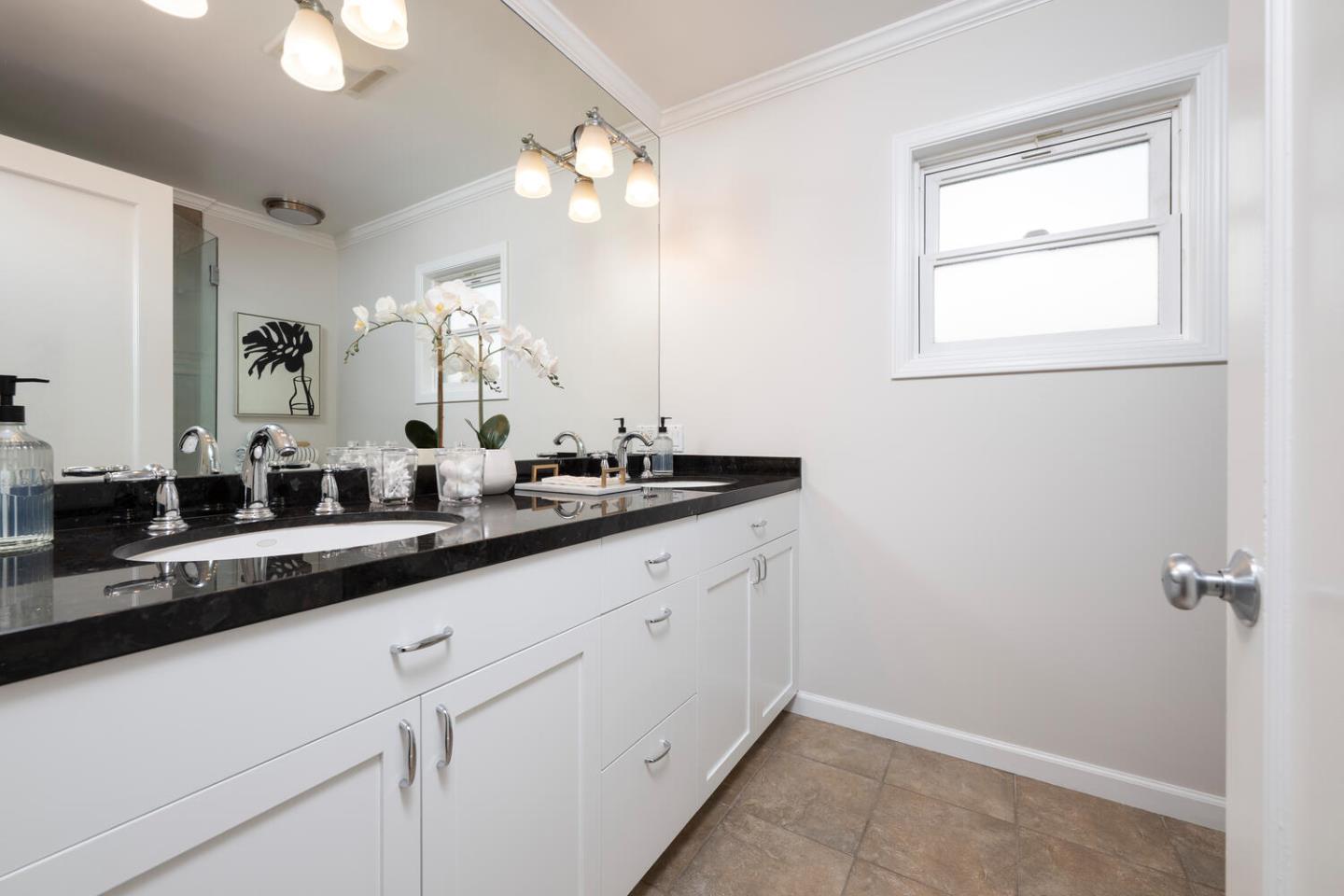 Detail Gallery Image 19 of 27 For 956 Tamarack Ave, San Carlos,  CA 94070 - 4 Beds | 2 Baths