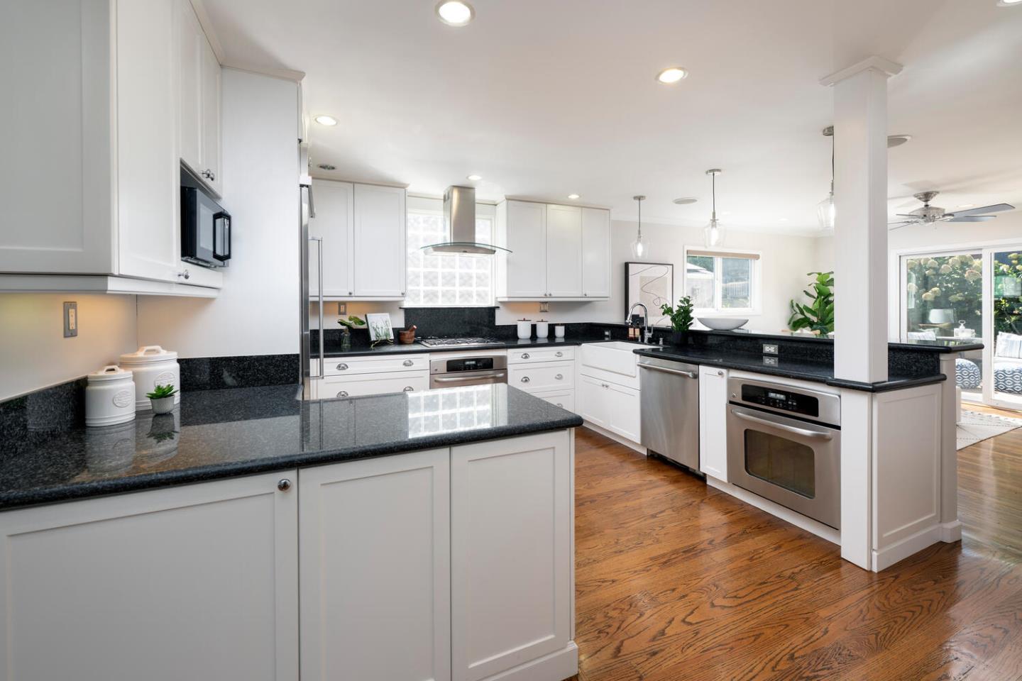 Detail Gallery Image 8 of 27 For 956 Tamarack Ave, San Carlos,  CA 94070 - 4 Beds | 2 Baths