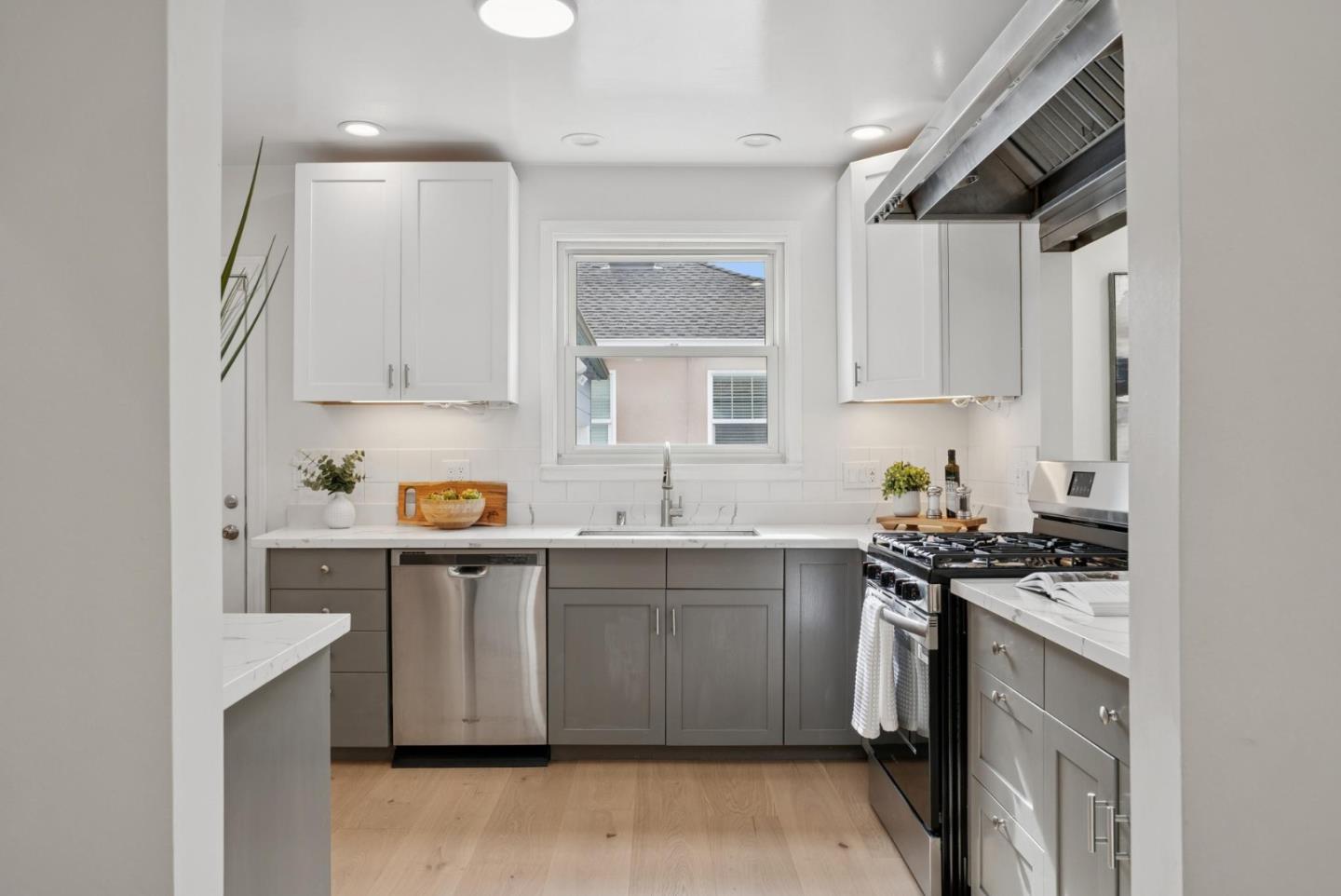 Detail Gallery Image 14 of 40 For 225 28th Ave, San Mateo,  CA 94403 - 3 Beds | 3 Baths