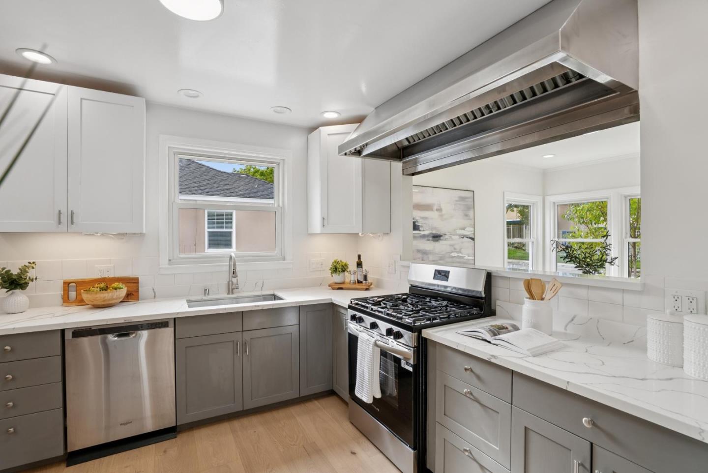 Detail Gallery Image 15 of 40 For 225 28th Ave, San Mateo,  CA 94403 - 3 Beds | 3 Baths