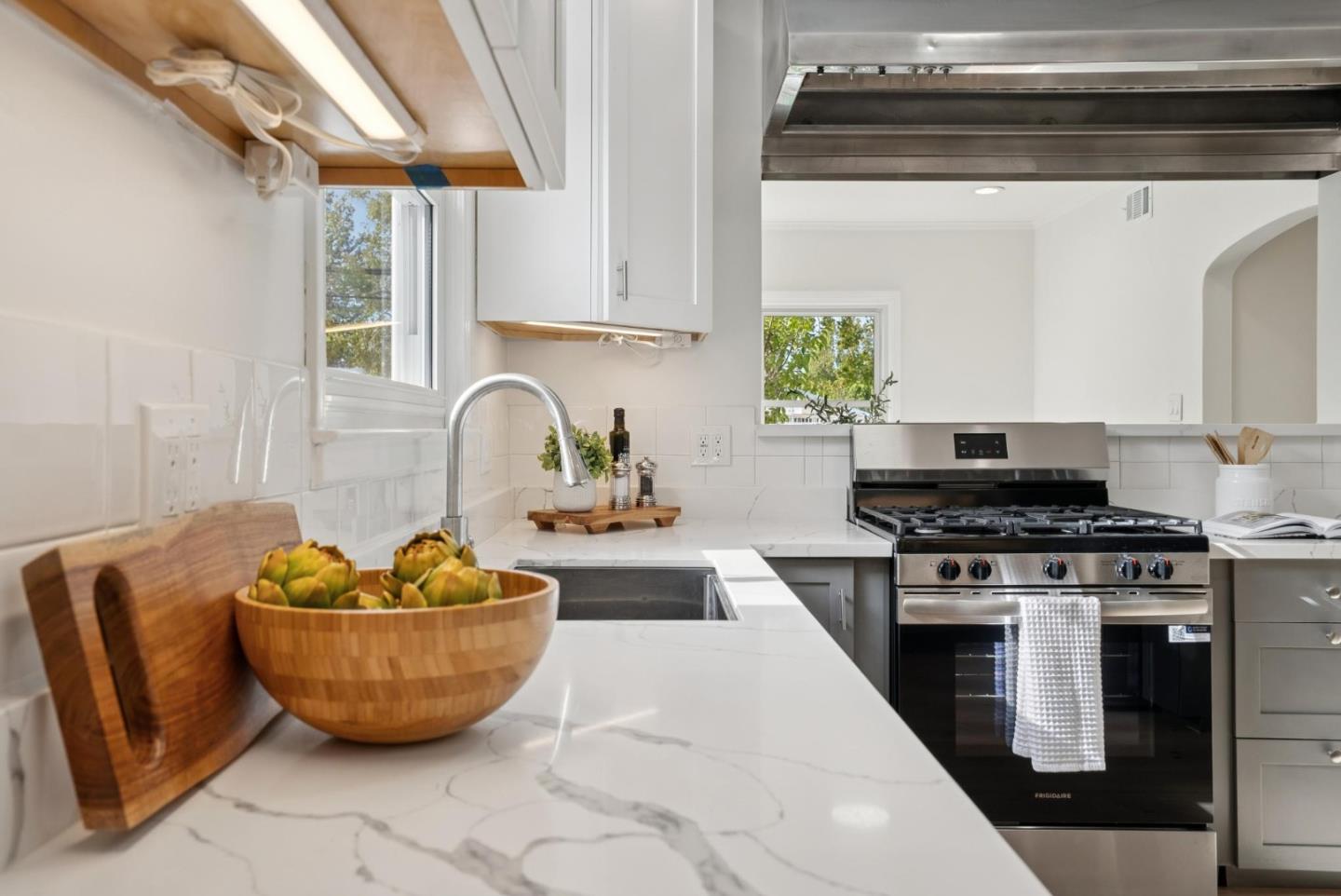 Detail Gallery Image 16 of 40 For 225 28th Ave, San Mateo,  CA 94403 - 3 Beds | 3 Baths