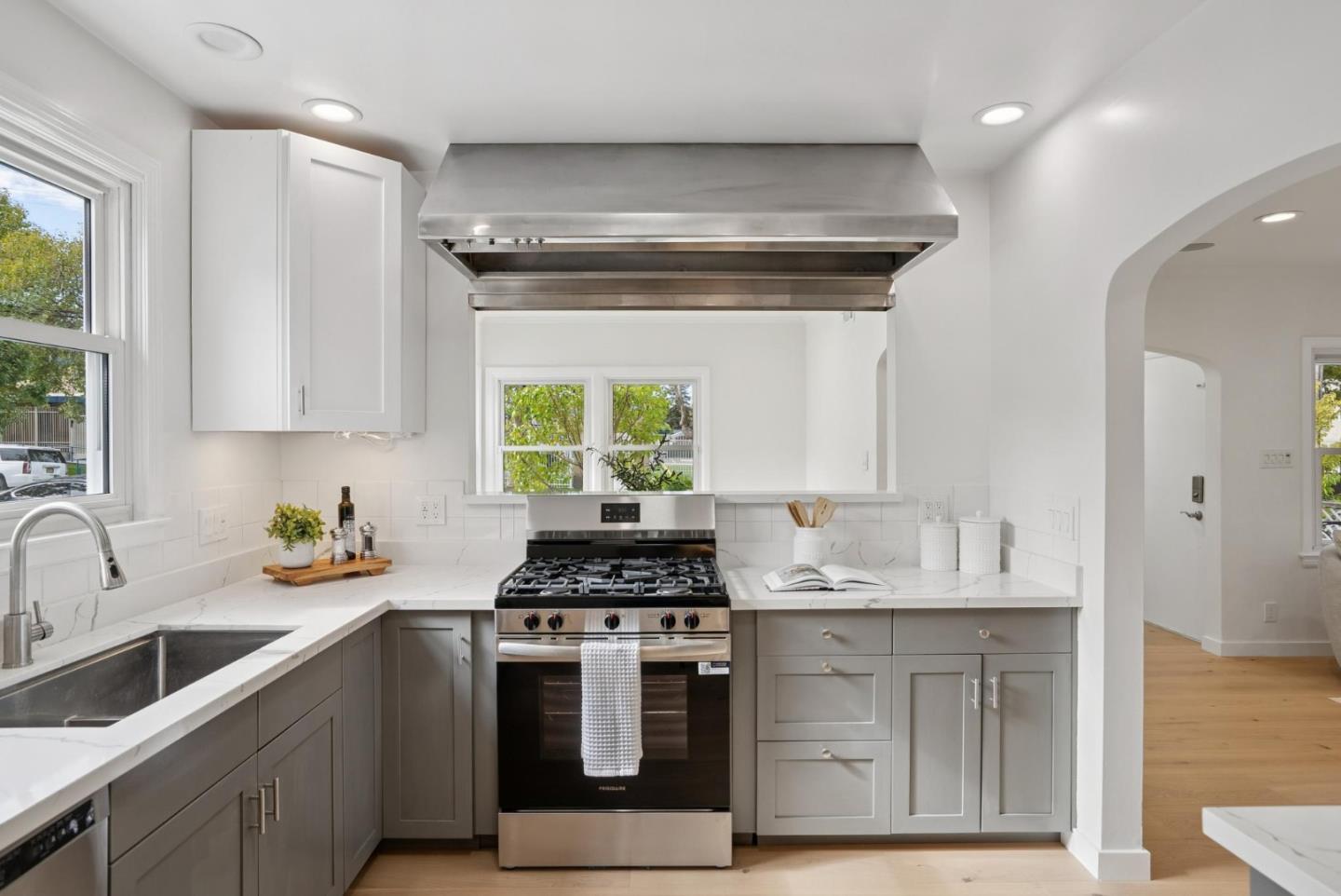 Detail Gallery Image 17 of 40 For 225 28th Ave, San Mateo,  CA 94403 - 3 Beds | 3 Baths