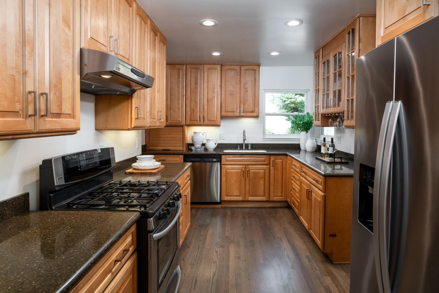 Detail Gallery Image 11 of 25 For 1155 17th Ave, Redwood City,  CA 94063 - 3 Beds | 1 Baths