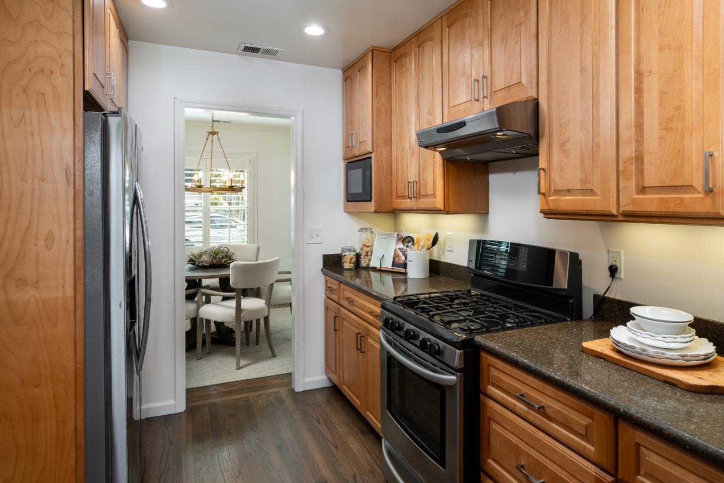 Detail Gallery Image 12 of 25 For 1155 17th Ave, Redwood City,  CA 94063 - 3 Beds | 1 Baths