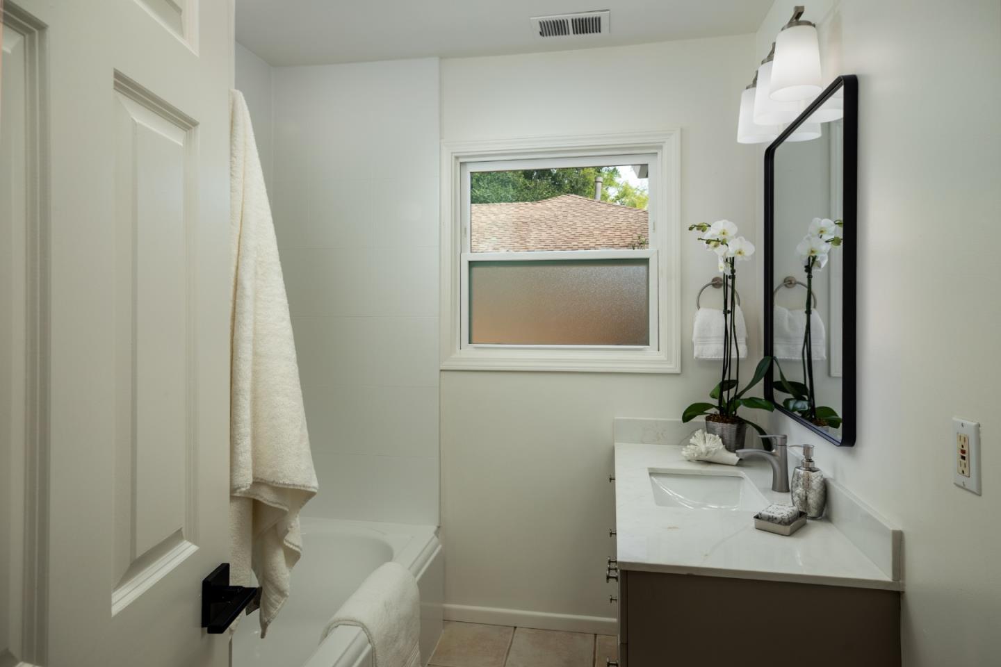 Detail Gallery Image 15 of 25 For 1155 17th Ave, Redwood City,  CA 94063 - 3 Beds | 1 Baths