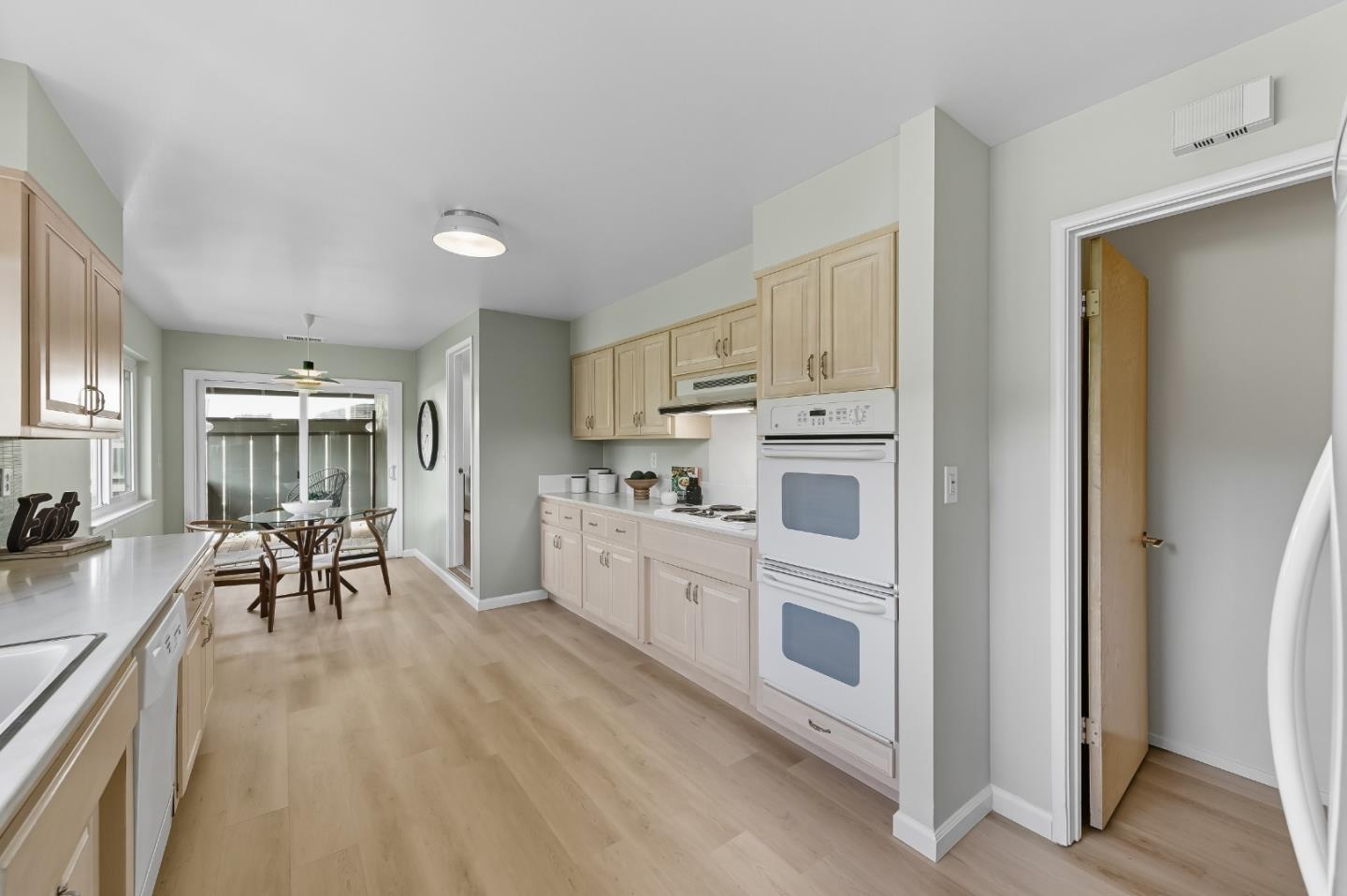 Detail Gallery Image 11 of 51 For 1775 Terrace Dr, Belmont,  CA 94002 - 4 Beds | 3 Baths