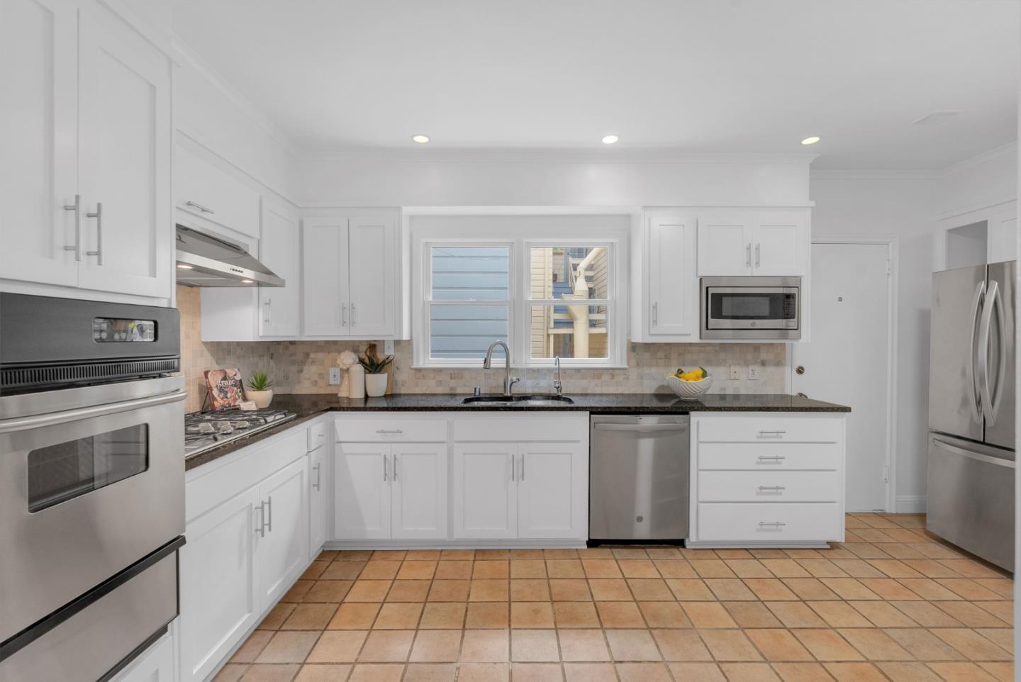 Detail Gallery Image 11 of 44 For 3219-3221 Gough St, San Francisco,  CA 94123 - – Beds | – Baths