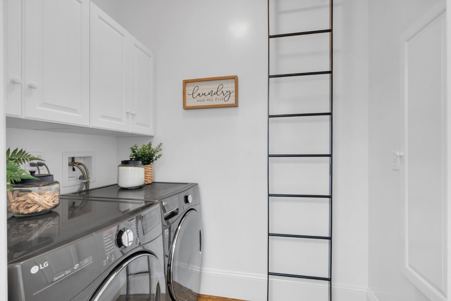 Detail Gallery Image 39 of 44 For 3219-3221 Gough St, San Francisco,  CA 94123 - – Beds | – Baths