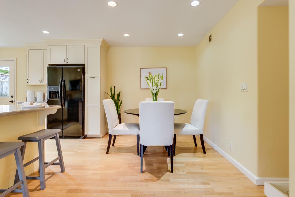 Detail Gallery Image 13 of 39 For 223 Merced Ave, Santa Cruz,  CA 95060 - 3 Beds | 3 Baths