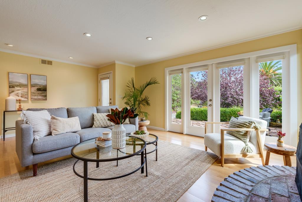 Detail Gallery Image 3 of 39 For 223 Merced Ave, Santa Cruz,  CA 95060 - 3 Beds | 3 Baths