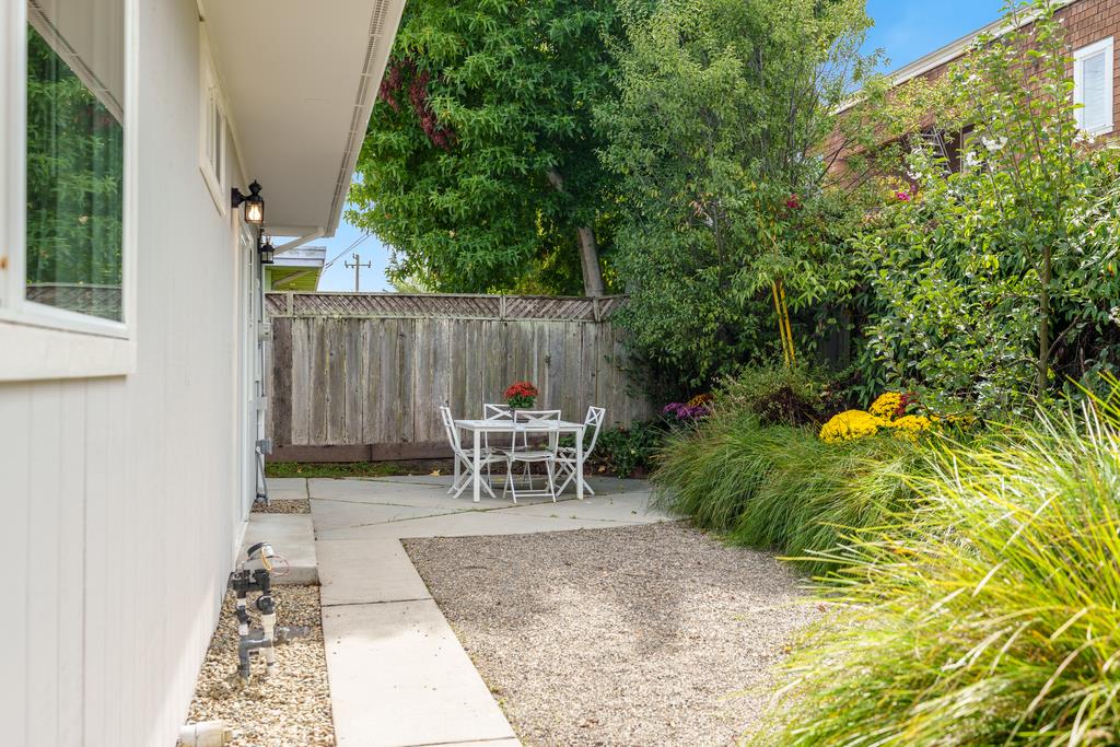 Detail Gallery Image 30 of 39 For 223 Merced Ave, Santa Cruz,  CA 95060 - 3 Beds | 3 Baths