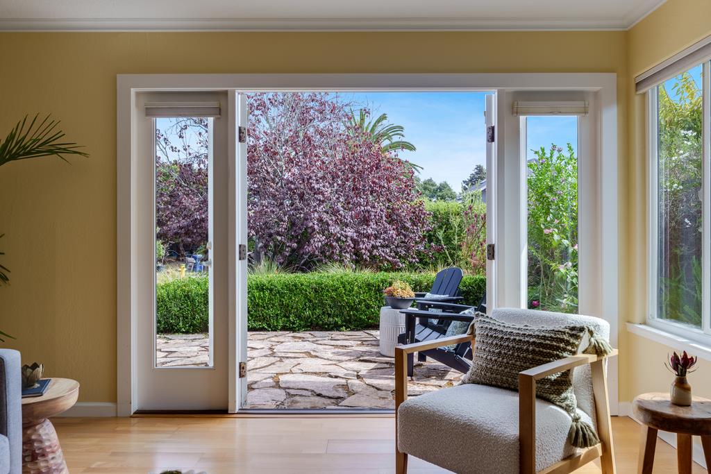 Detail Gallery Image 4 of 39 For 223 Merced Ave, Santa Cruz,  CA 95060 - 3 Beds | 3 Baths