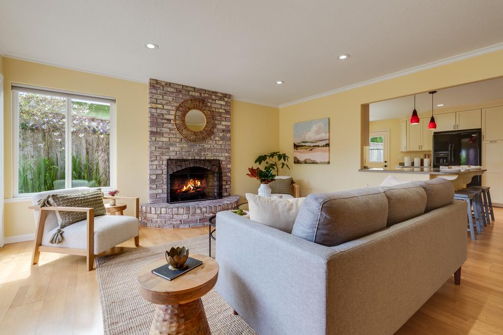 Detail Gallery Image 5 of 39 For 223 Merced Ave, Santa Cruz,  CA 95060 - 3 Beds | 3 Baths