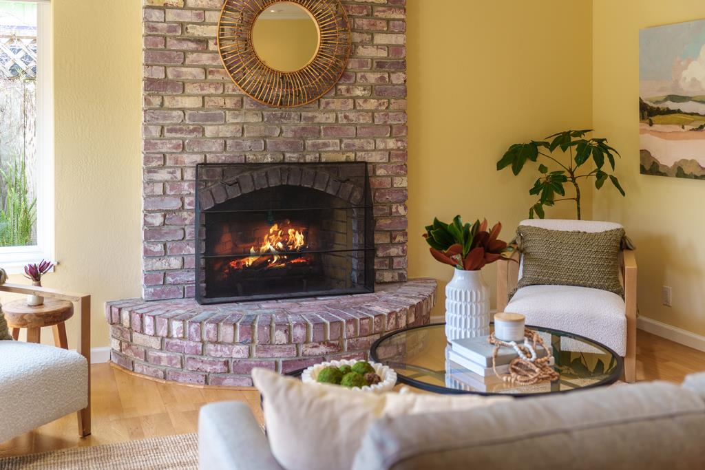 Detail Gallery Image 6 of 39 For 223 Merced Ave, Santa Cruz,  CA 95060 - 3 Beds | 3 Baths