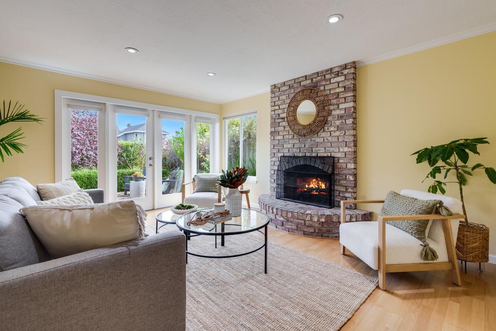 Detail Gallery Image 7 of 39 For 223 Merced Ave, Santa Cruz,  CA 95060 - 3 Beds | 3 Baths