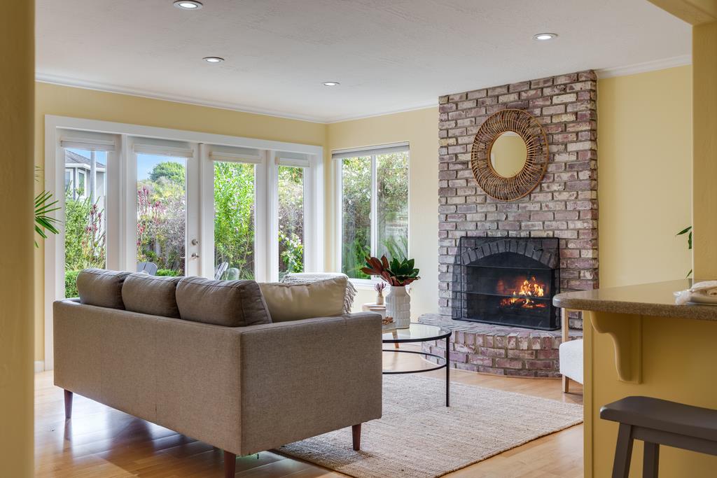 Detail Gallery Image 8 of 39 For 223 Merced Ave, Santa Cruz,  CA 95060 - 3 Beds | 3 Baths