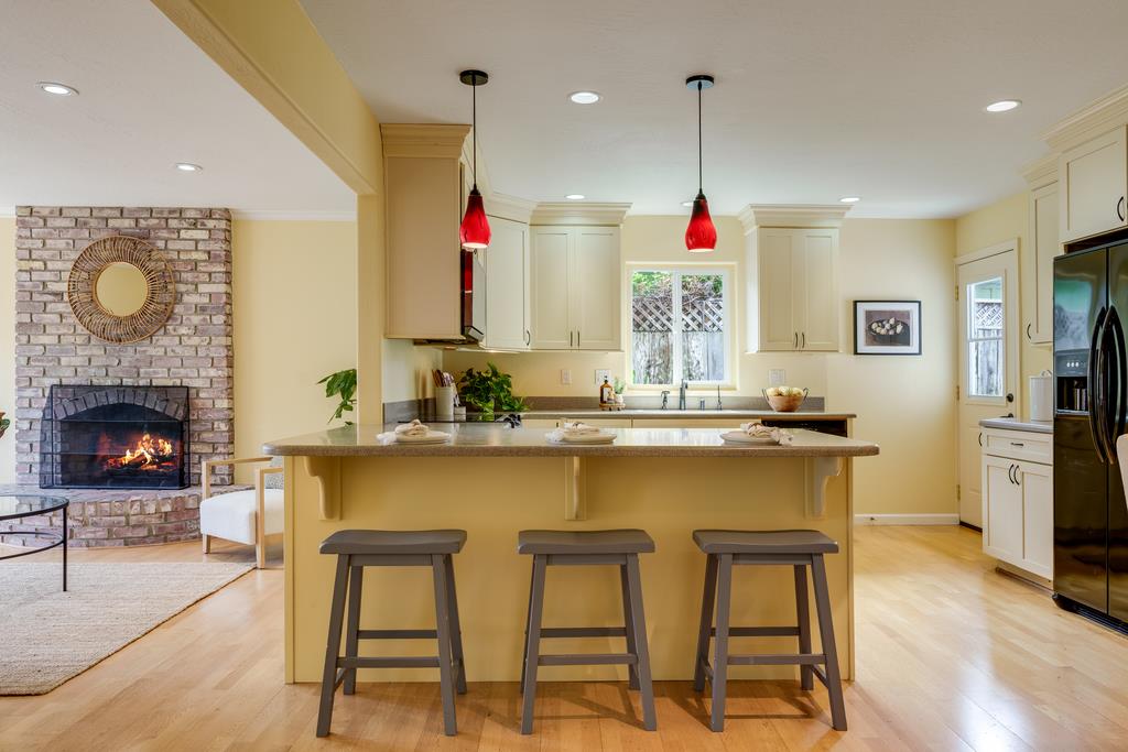 Detail Gallery Image 9 of 39 For 223 Merced Ave, Santa Cruz,  CA 95060 - 3 Beds | 3 Baths