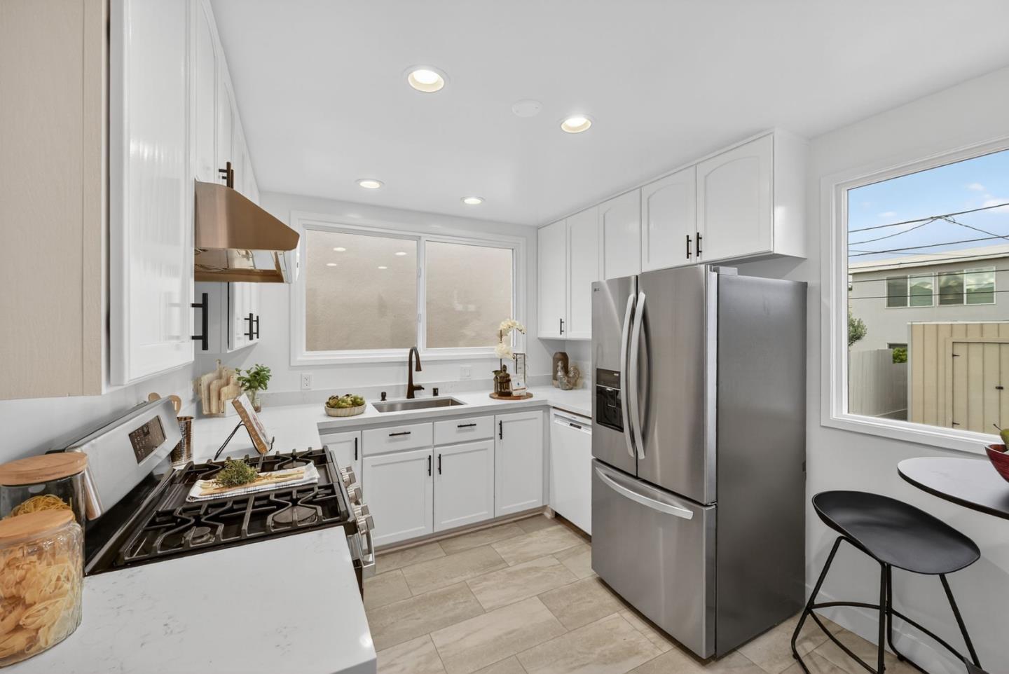 Detail Gallery Image 12 of 51 For 876 N Mayfair Ave, Daly City,  CA 94015 - 3 Beds | 3 Baths