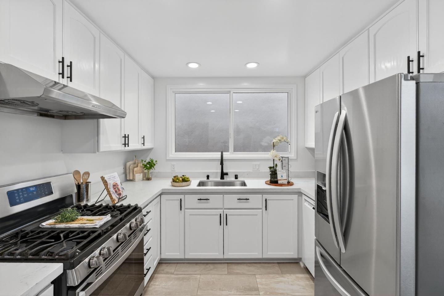 Detail Gallery Image 13 of 51 For 876 N Mayfair Ave, Daly City,  CA 94015 - 3 Beds | 3 Baths