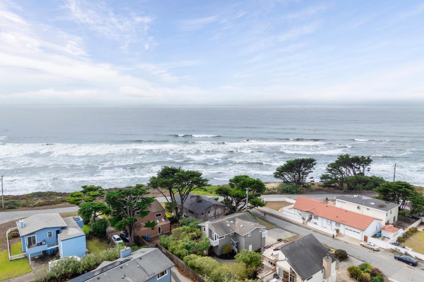 Detail Gallery Image 4 of 43 For 20 Madrone Ave, Moss Beach,  CA 94038 - 2 Beds | 3 Baths