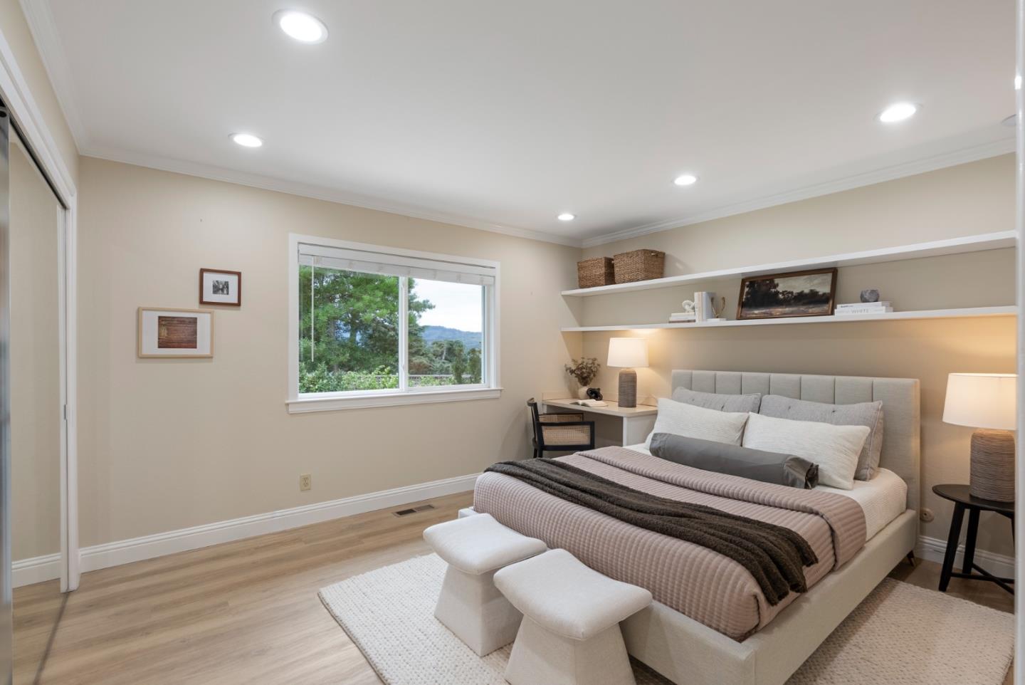 Detail Gallery Image 12 of 20 For 1430 Lakeview Dr, Hillsborough,  CA 94010 - 4 Beds | 3/1 Baths