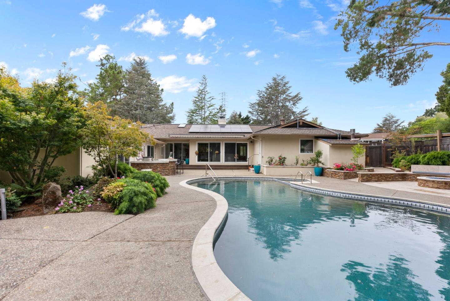 Detail Gallery Image 15 of 20 For 1430 Lakeview Dr, Hillsborough,  CA 94010 - 4 Beds | 3/1 Baths